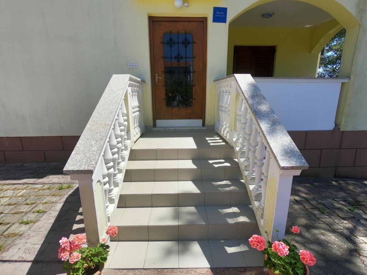 Apartments Stanko Petrcane Exterior photo